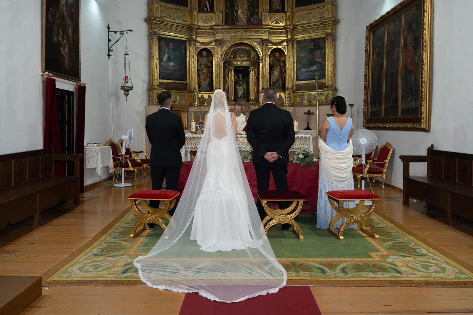 Boda de ensueño en Madrid — ceremonia en iglesia con novia de encaje