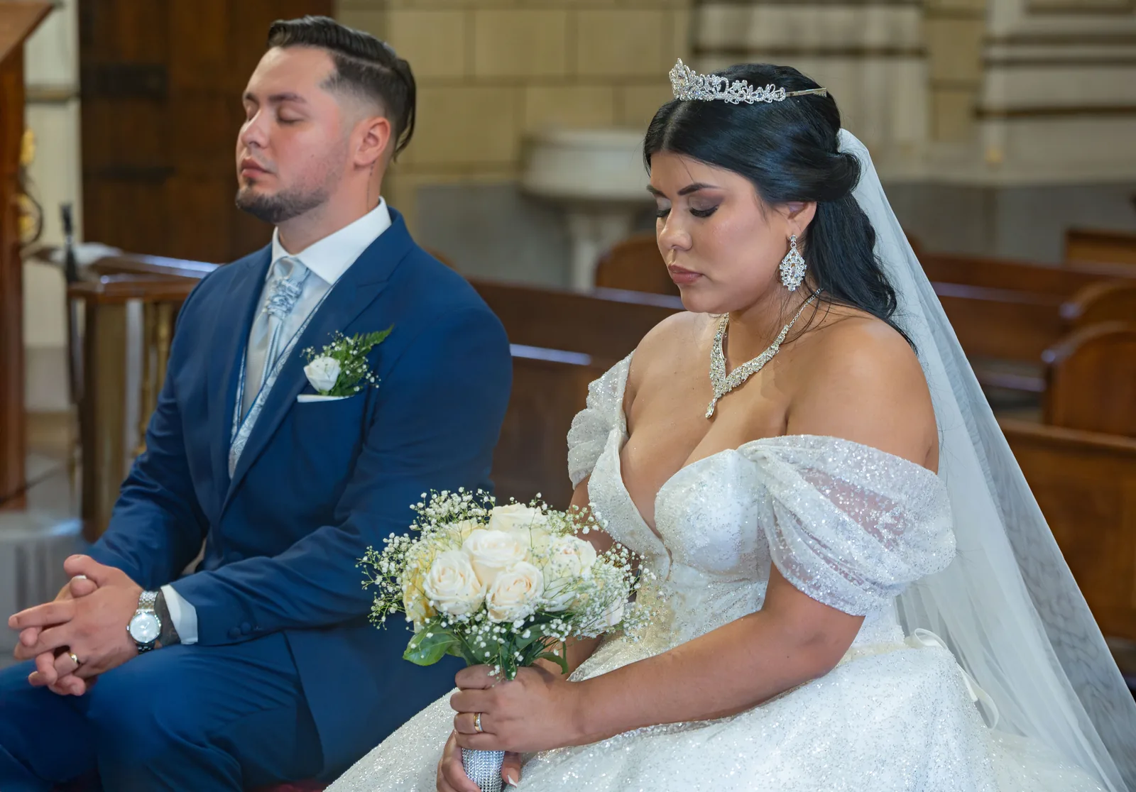 Boda con Volkswagen Beetle clásico en Madrid — reportaje nupcial