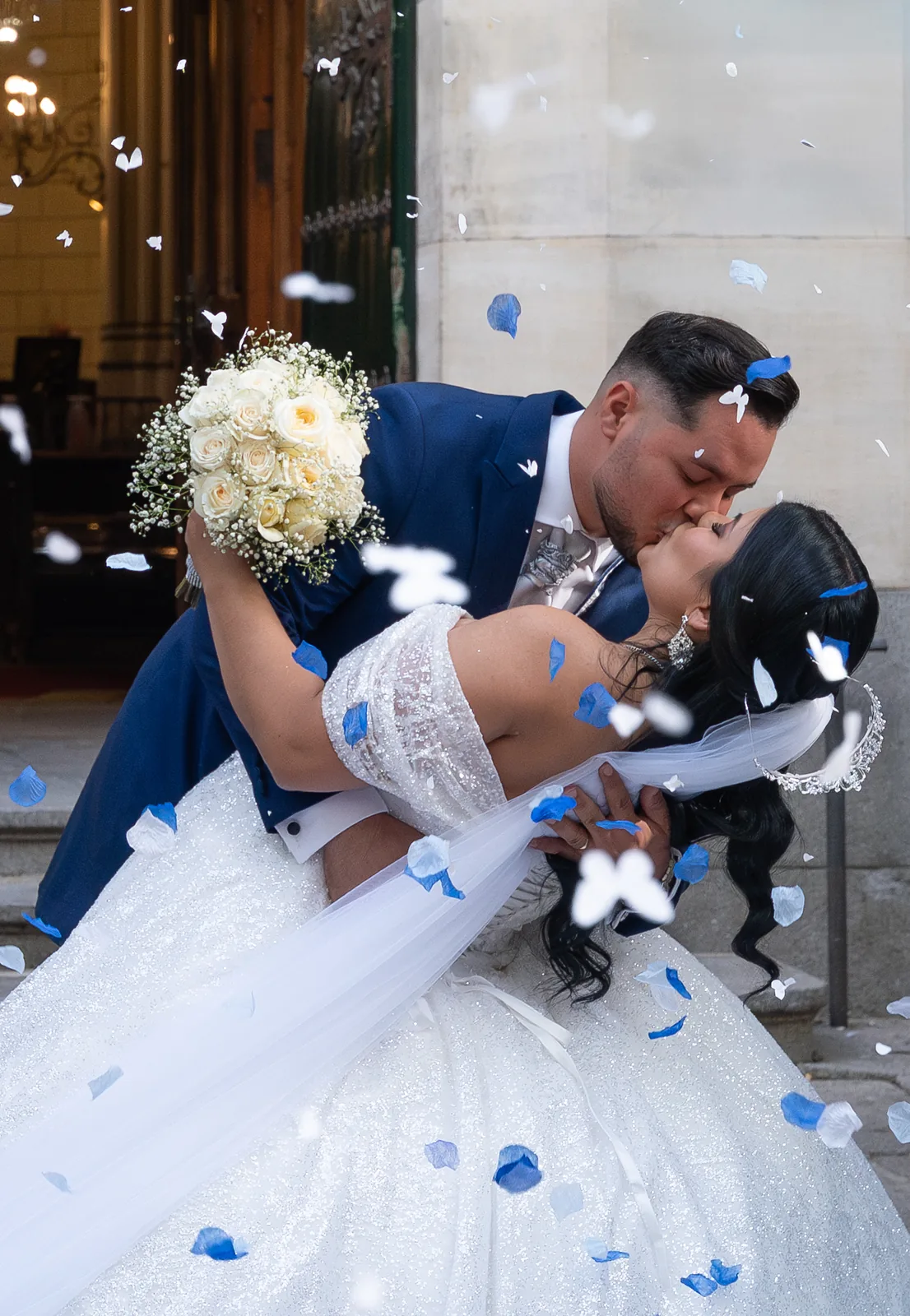 Boda con Volkswagen Beetle clásico en Madrid — reportaje nupcial