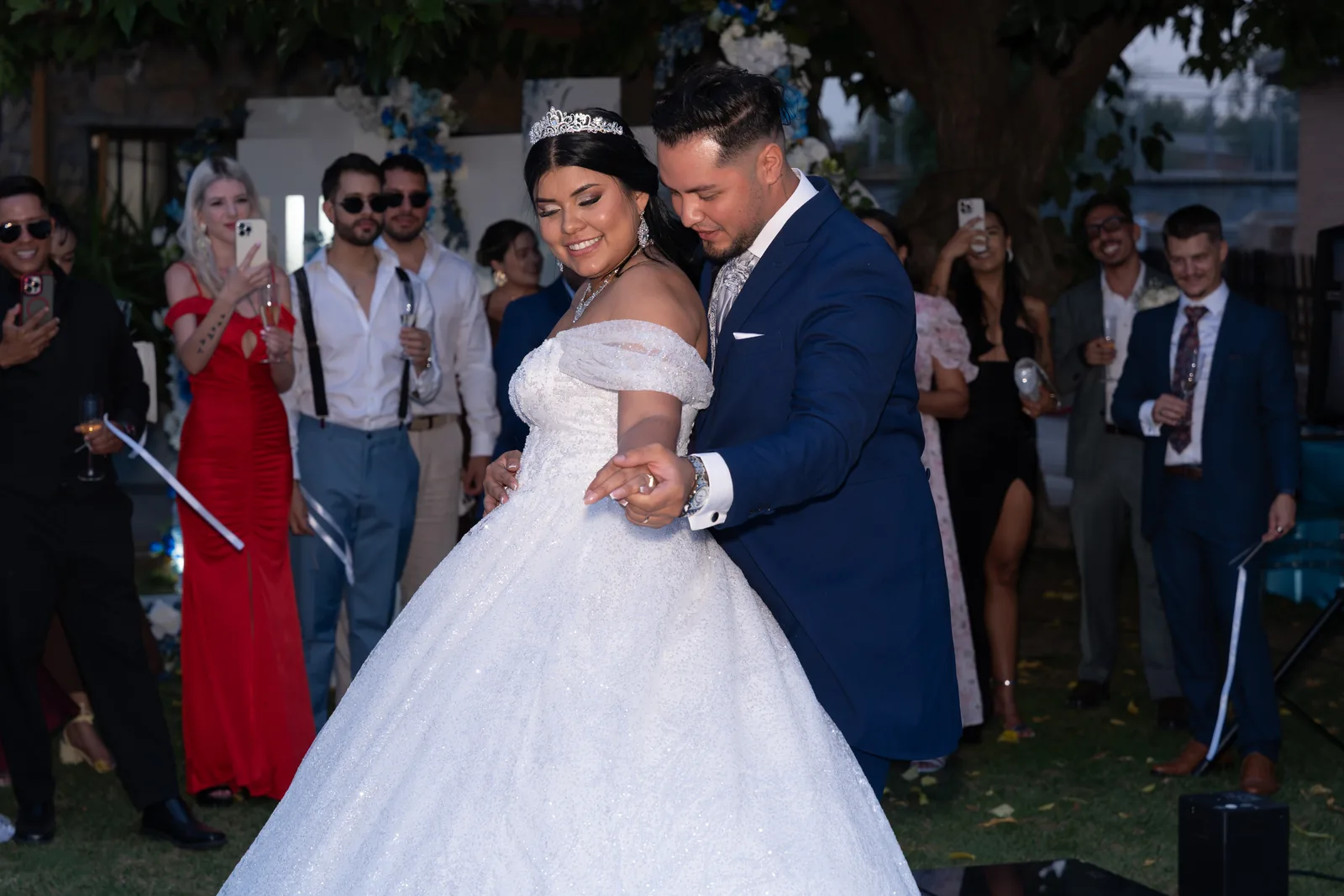 Boda con Volkswagen Beetle clásico en Madrid — reportaje nupcial