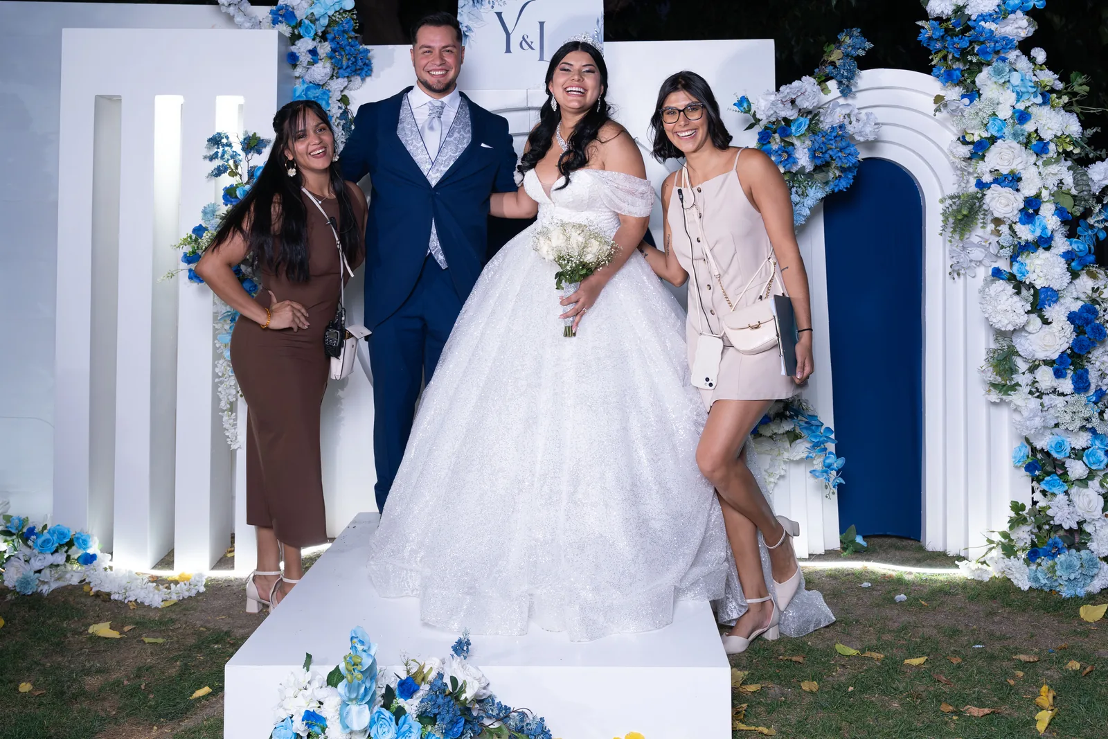Boda con Volkswagen Beetle clásico en Madrid — reportaje nupcial