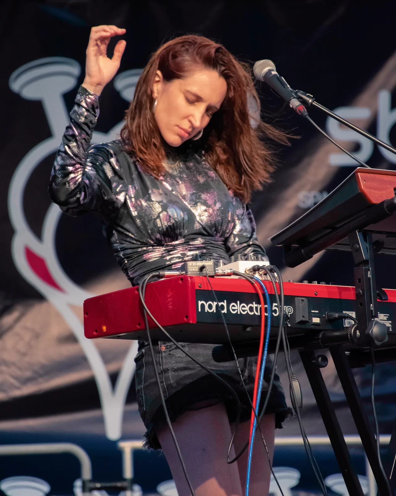 Cantante en directo en club de Madrid