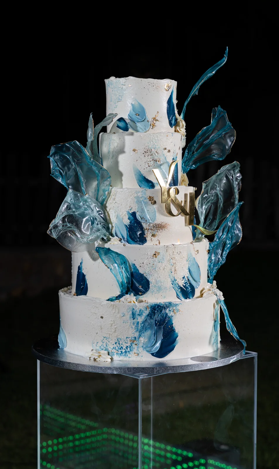 Tarta de boda artística con pan de oro — fotografía de repostería en Madrid — Roberto Romero