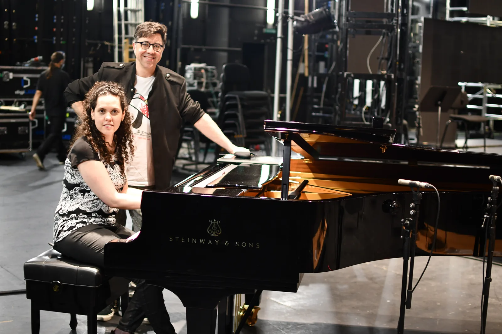 Pianista en estudio con piano Steinway en Madrid