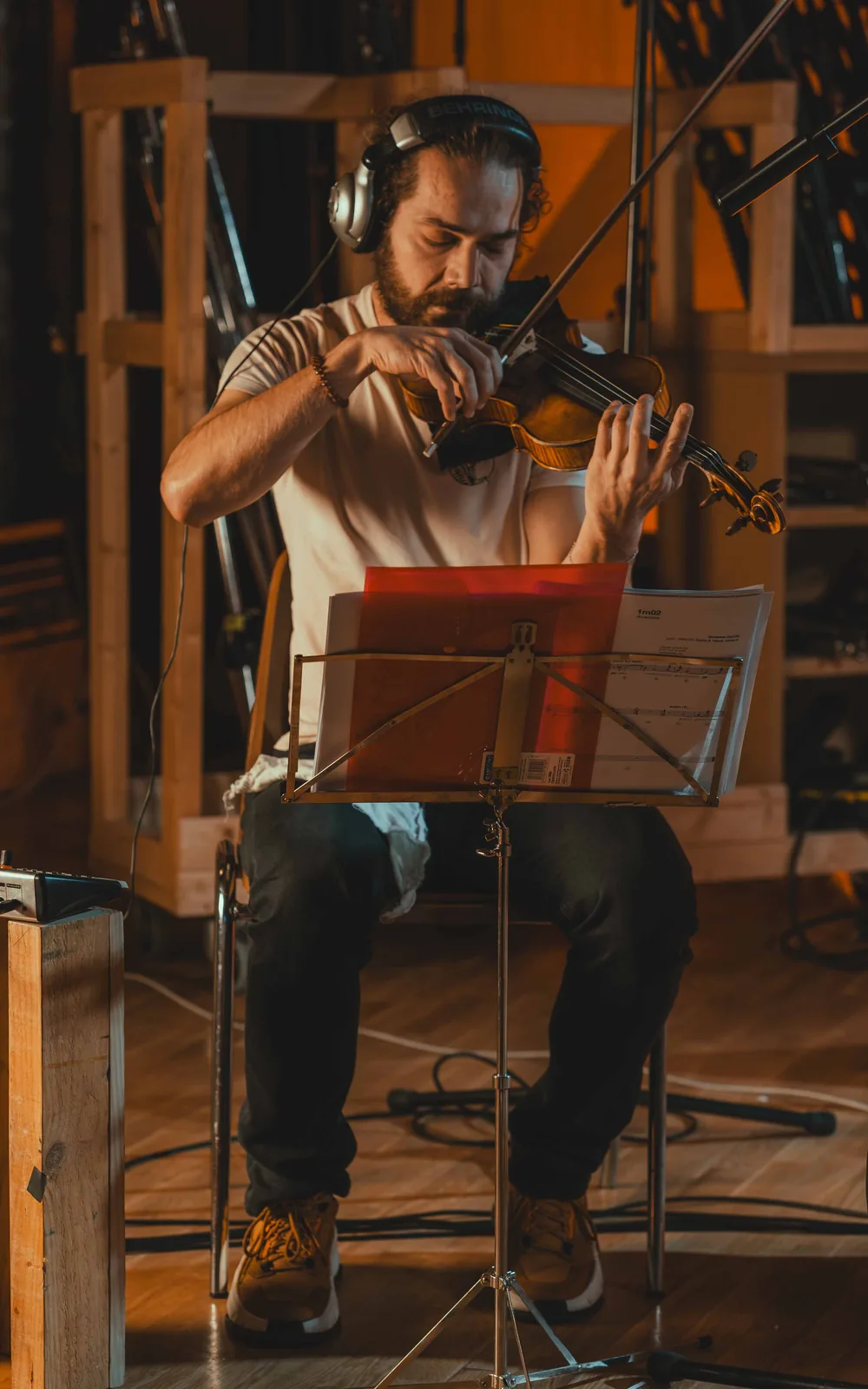 Violinista en sesión de grabación en Madrid