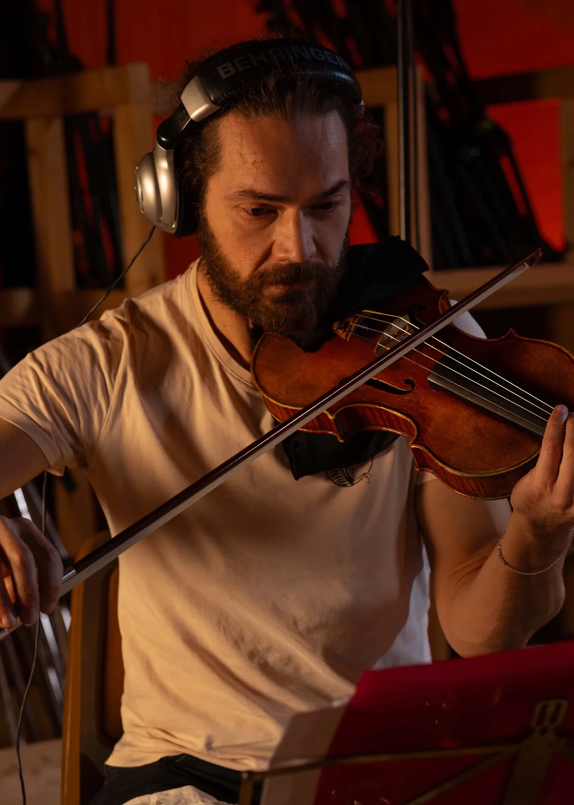 Violinista en sesión de grabación en Madrid