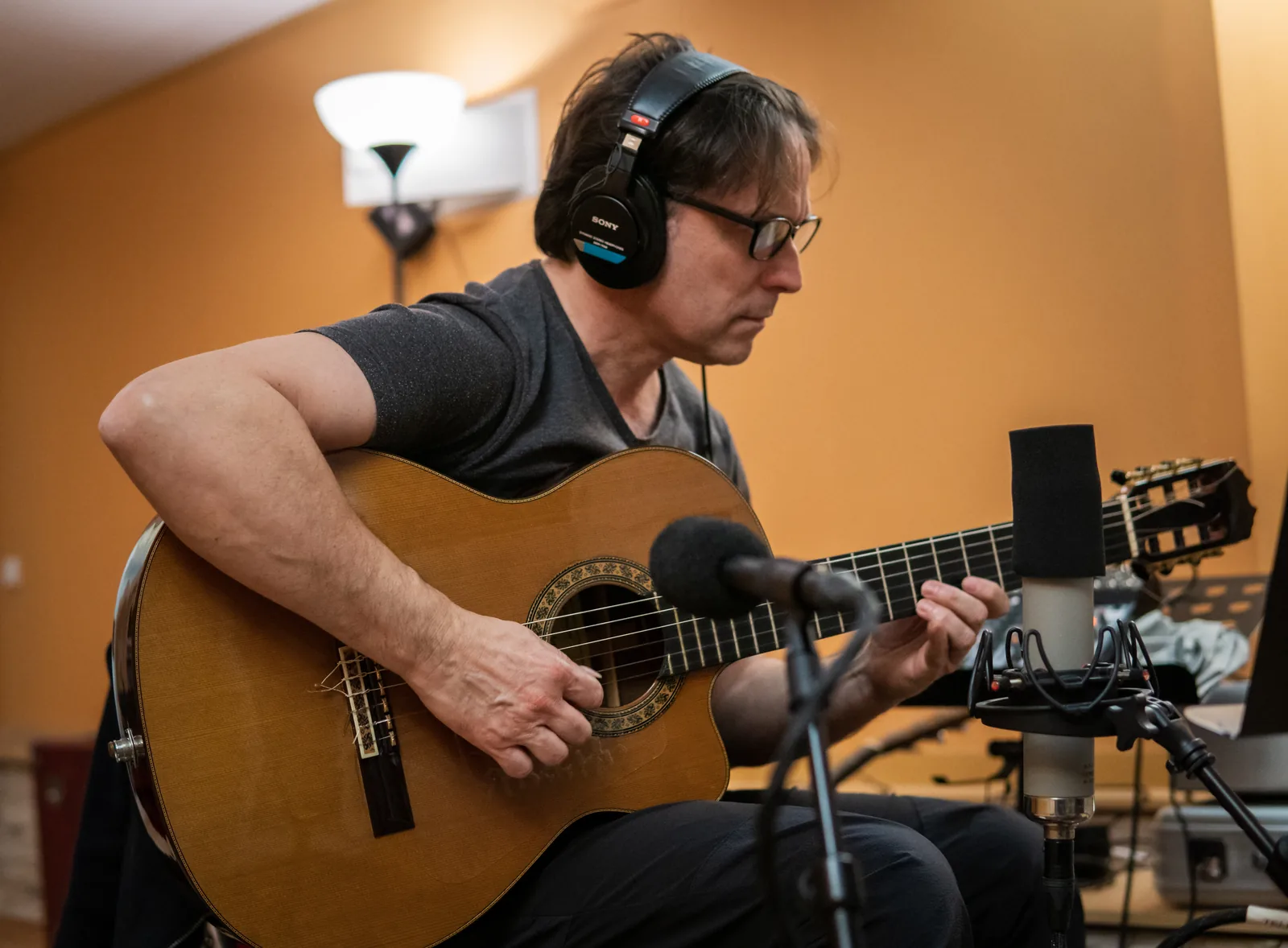 Ovidio en sesión de grabación en Madrid — fotografía musical