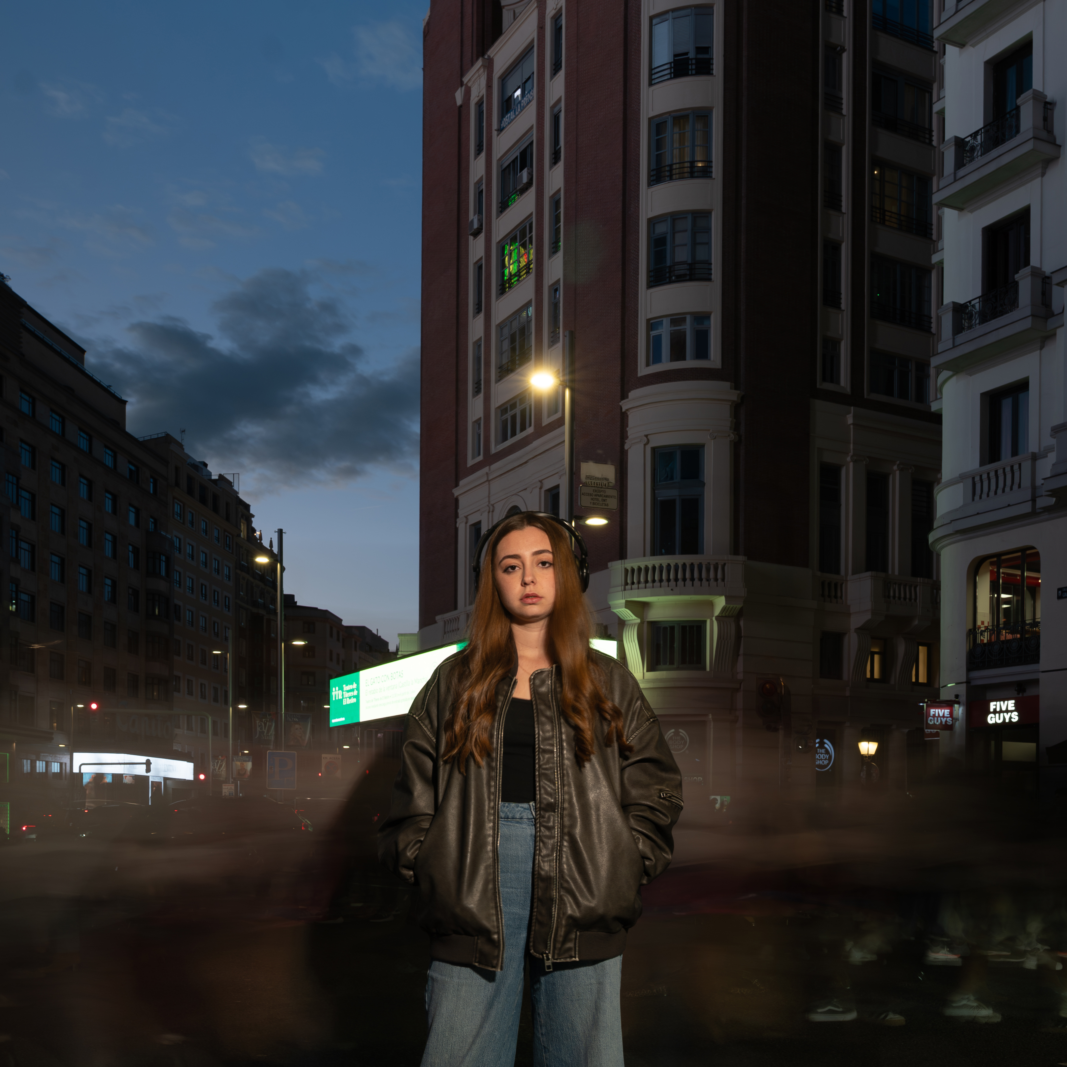 Sesión de estudio para modelos con look elegante para agencias