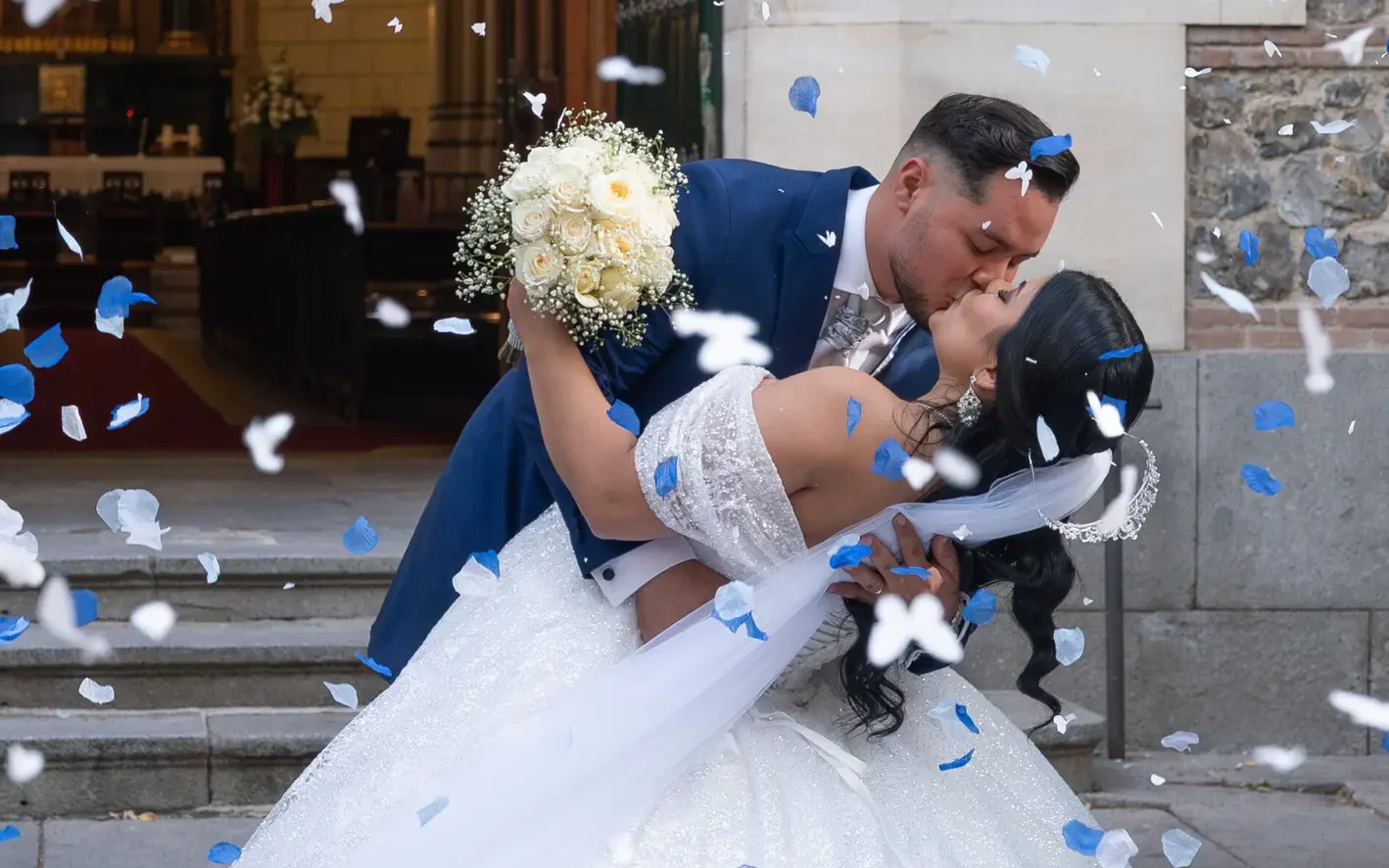 Novios durante su boda en Madrid — reportaje fotográfico de Roberto Romero